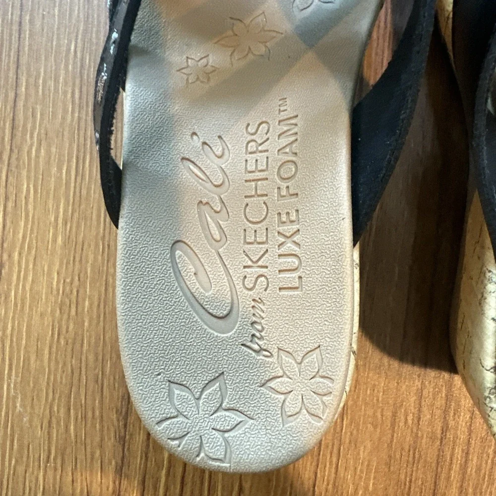 NEW SKECHERS Cali Luxe Foam Wedge Sandals Womens Sz 8 Black 3